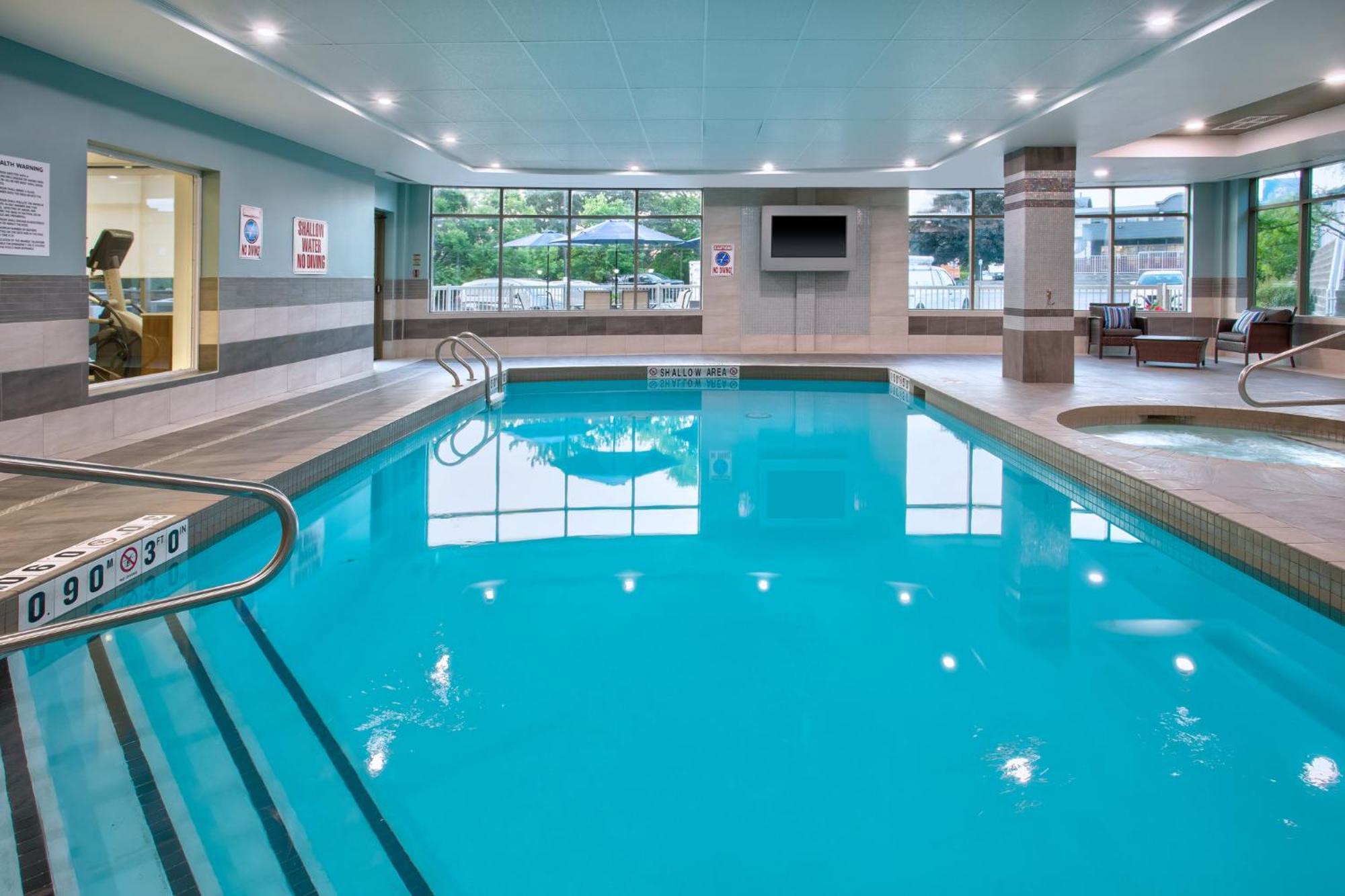 Holiday Inn Express Kingston Central By Ihg Экстерьер фото