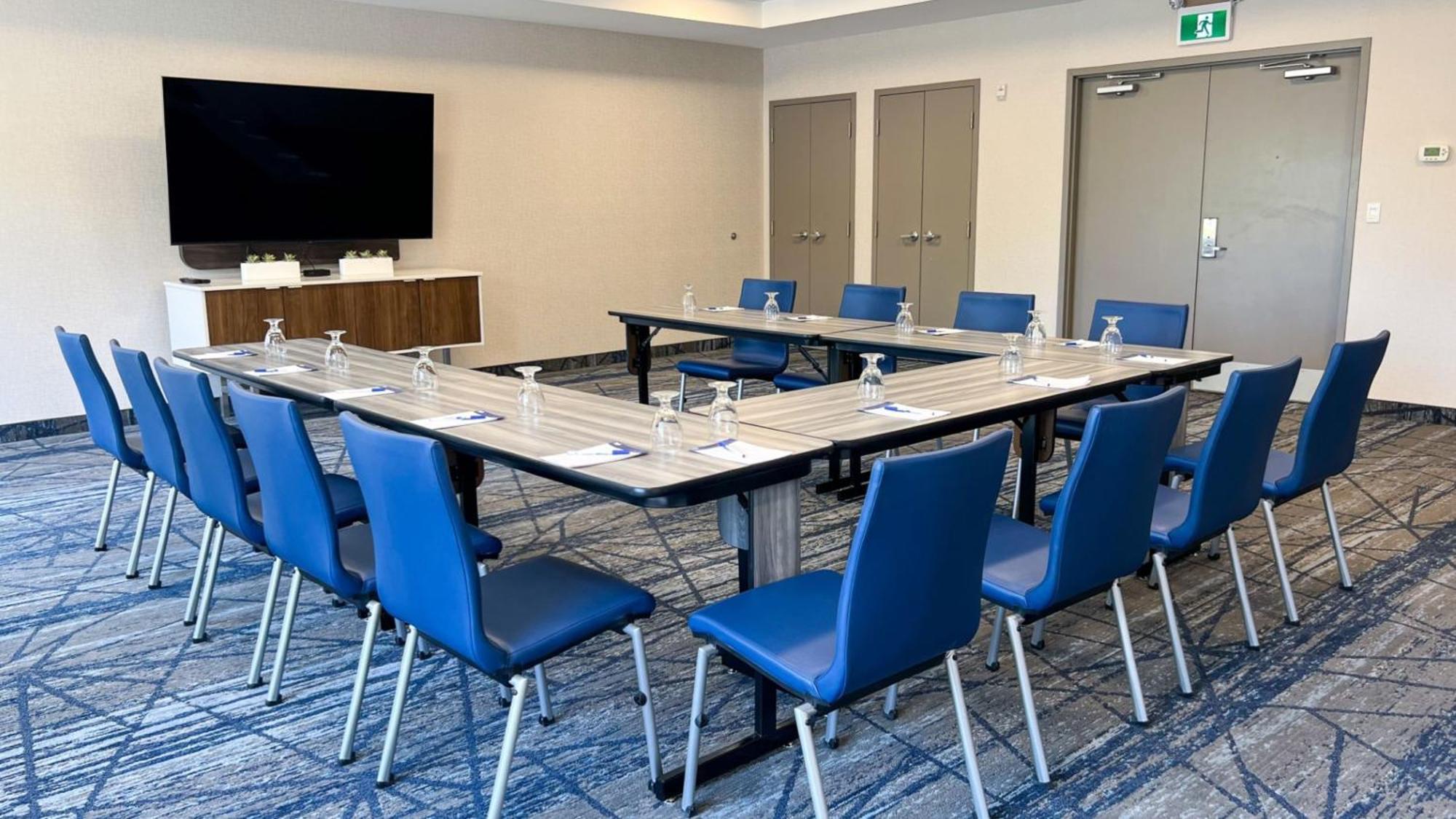 Holiday Inn Express Kingston Central By Ihg Экстерьер фото